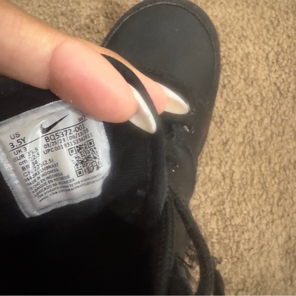 Nike size 3.5y kids - Picture 3 of 4